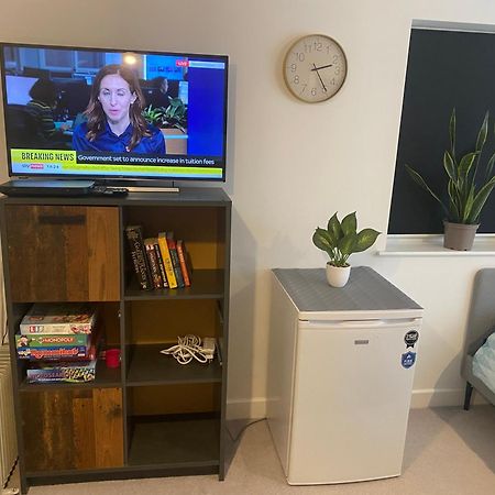 Very Large Double Room With Corner Sofa, Sky Tv, Netflix Etc, Fridge And Microwave Newhaven Exterior foto