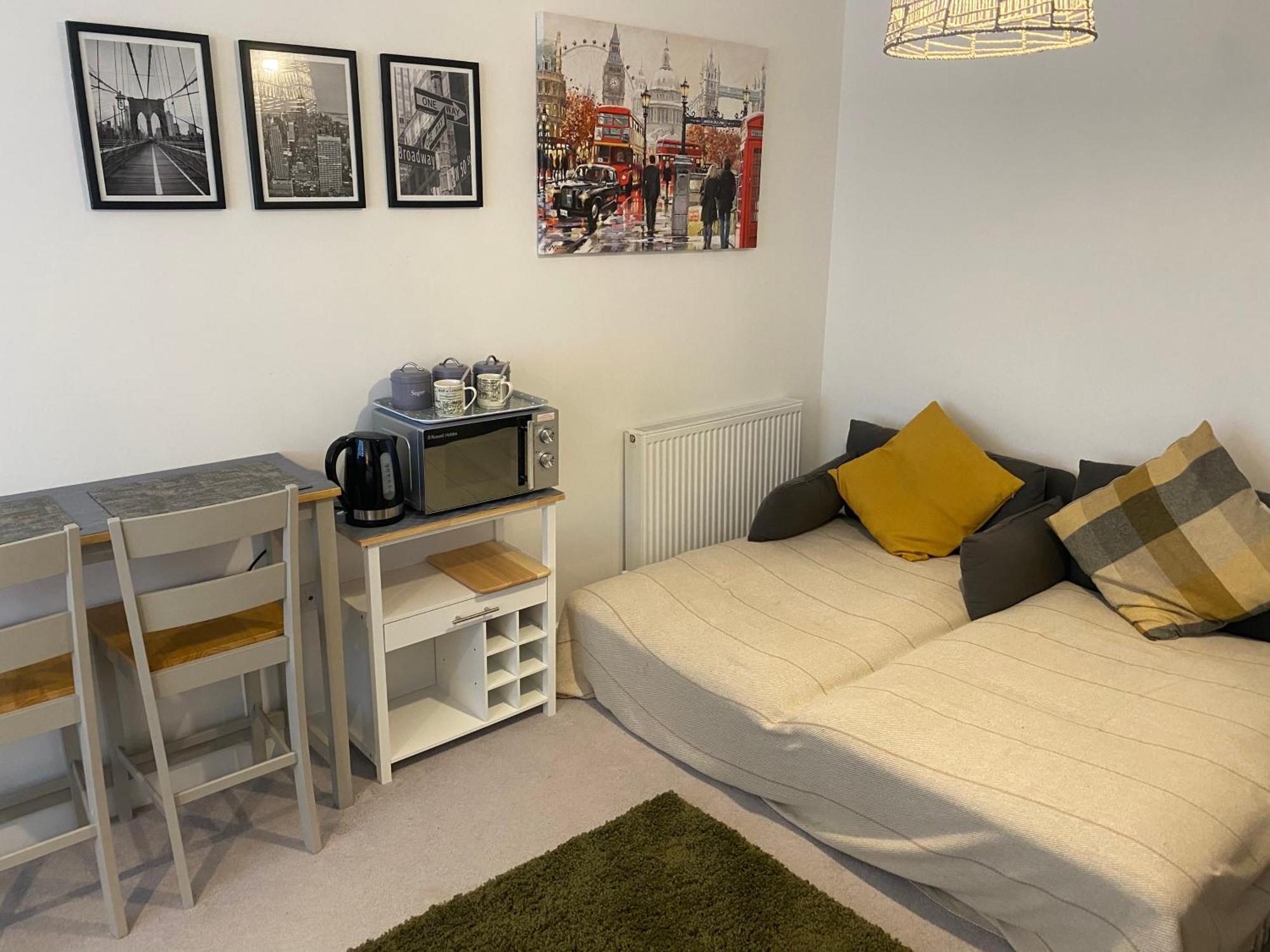 Very Large Double Room With Corner Sofa, Sky Tv, Netflix Etc, Fridge And Microwave Newhaven Exterior foto